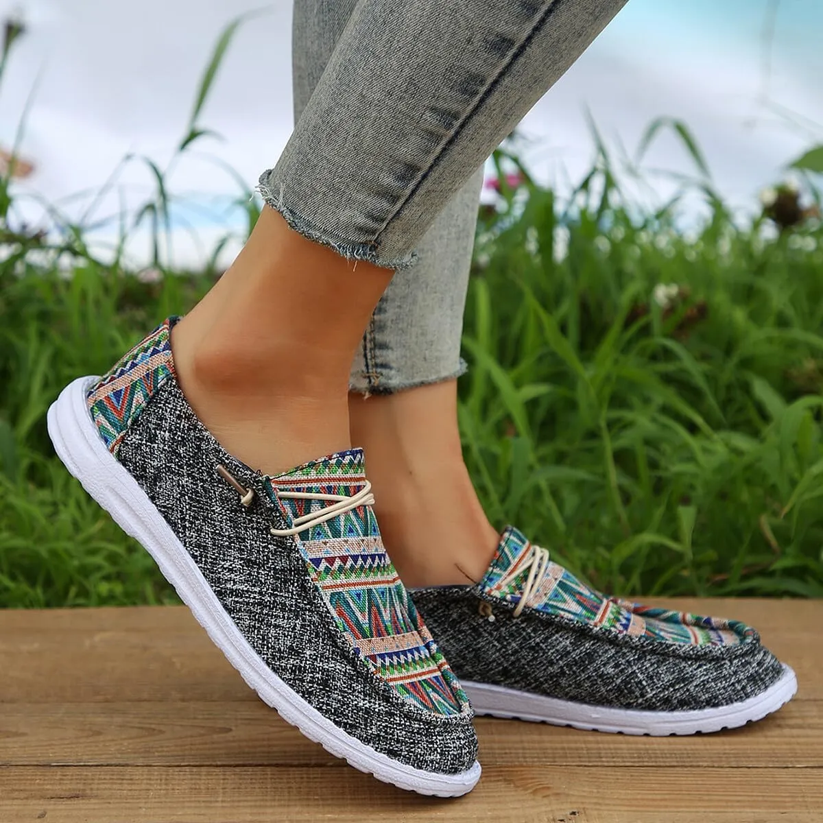 Colorful Geometric-Patterned Loafers for Men & Women ?C Lightweight, Breathable, Non-Slip Casual Shoes with Ethnic Design ?C Perfect for Daily Outings & Strolls