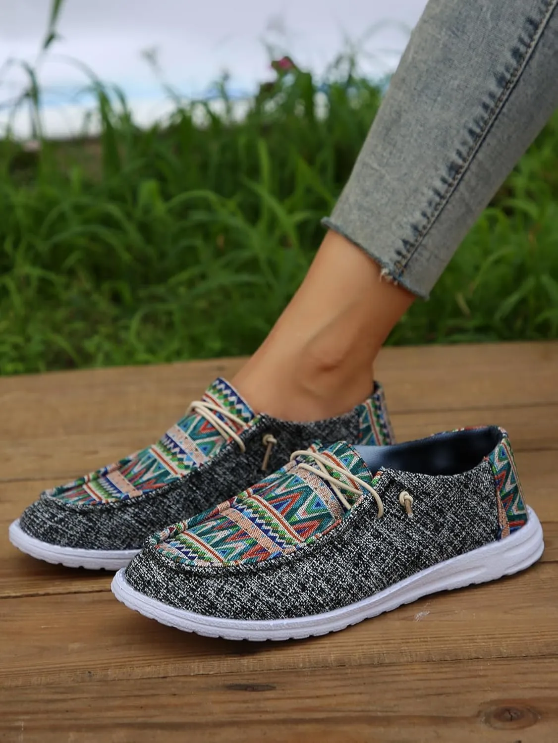 Colorful Geometric-Patterned Loafers for Men & Women ?C Lightweight, Breathable, Non-Slip Casual Shoes with Ethnic Design ?C Perfect for Daily Outings & Strolls