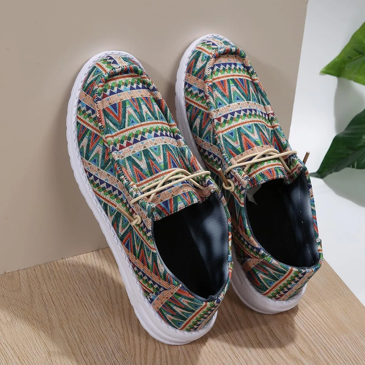Colorful Geometric-Patterned Loafers for Men & Women ?C Lightweight, Breathable, Non-Slip Casual Shoes with Ethnic Design ?C Perfect for Daily Outings & Strolls
