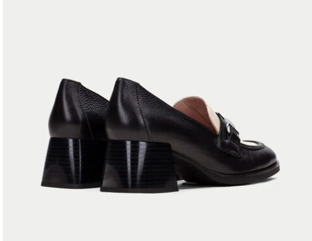 Hispanitas black leather moccasins