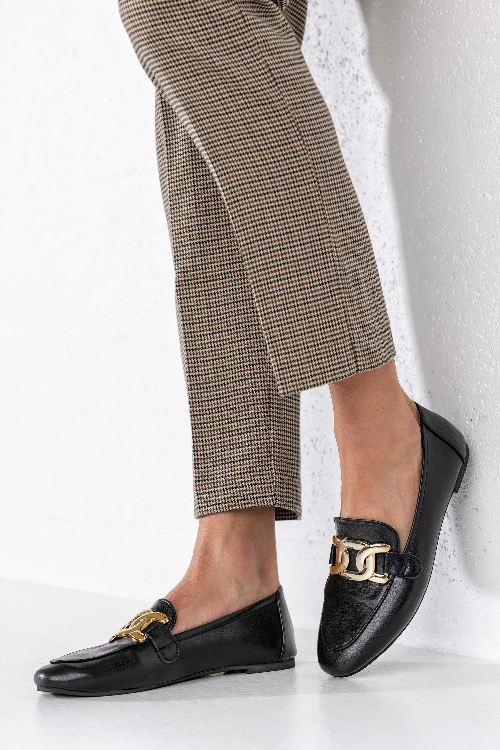 Loafers with chain