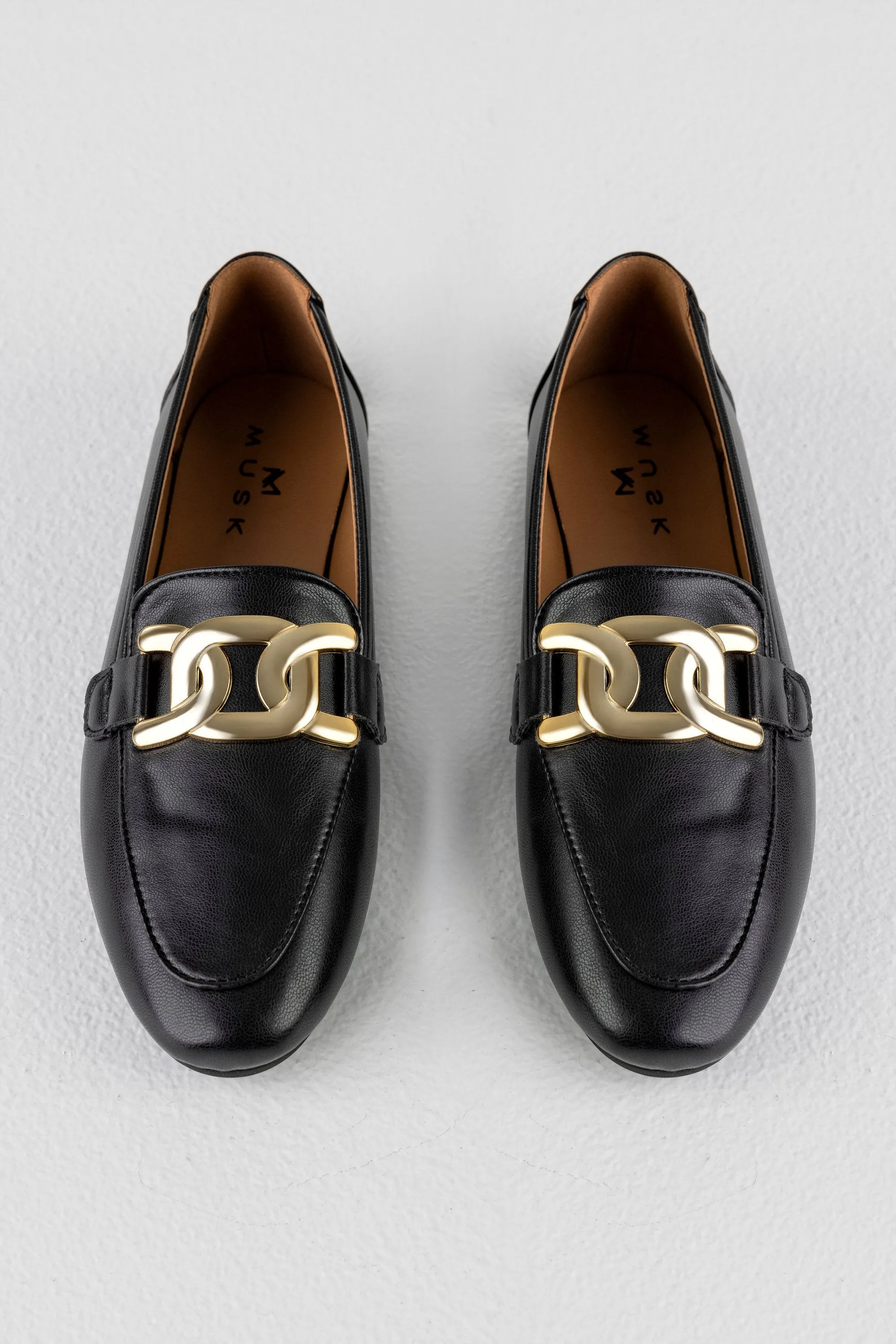 Loafers with chain