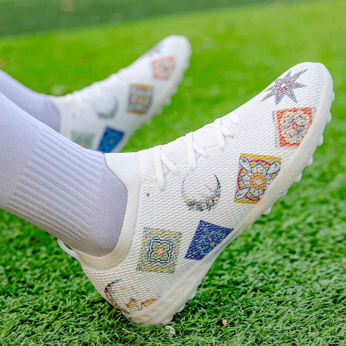 Men's Football Shoes, Indoor and Outdoor Artificial Field Shoes, Low top, Medium Width Version, Training Football Boots
