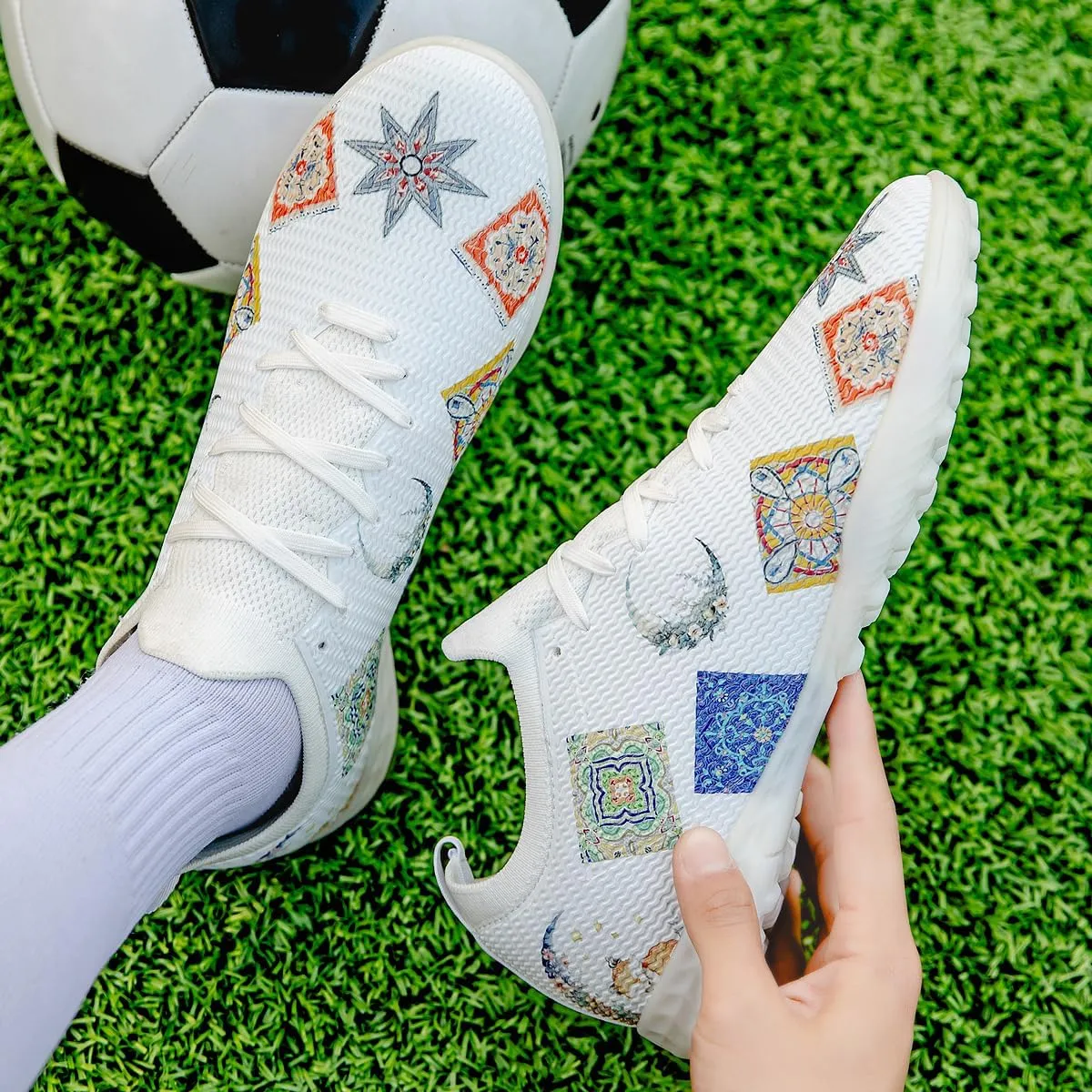 Men's Football Shoes, Indoor and Outdoor Artificial Field Shoes, Low top, Medium Width Version, Training Football Boots