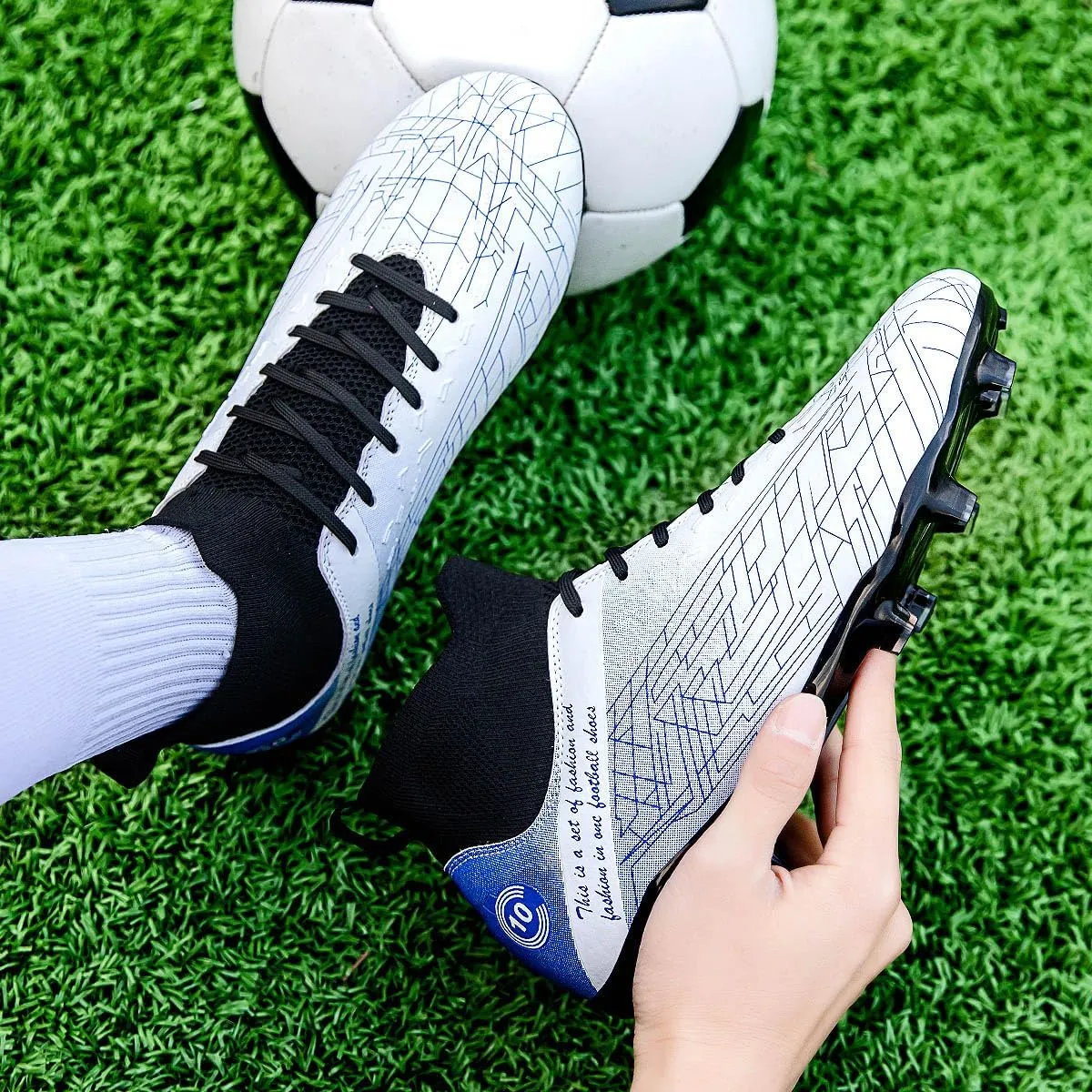 Men's Football Shoes with lace up Anti Slip Spikes are Lightweight, Comfortable, Anti Slip, and Durable, Suitable for Professional Match Training