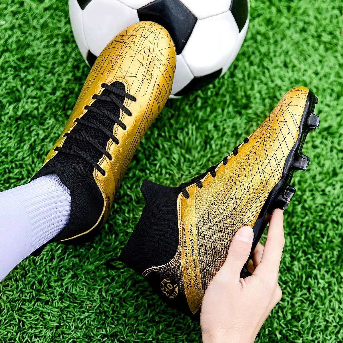 Men's Football Shoes with lace up Anti Slip Spikes are Lightweight, Comfortable, Anti Slip, and Durable, Suitable for Professional Match Training