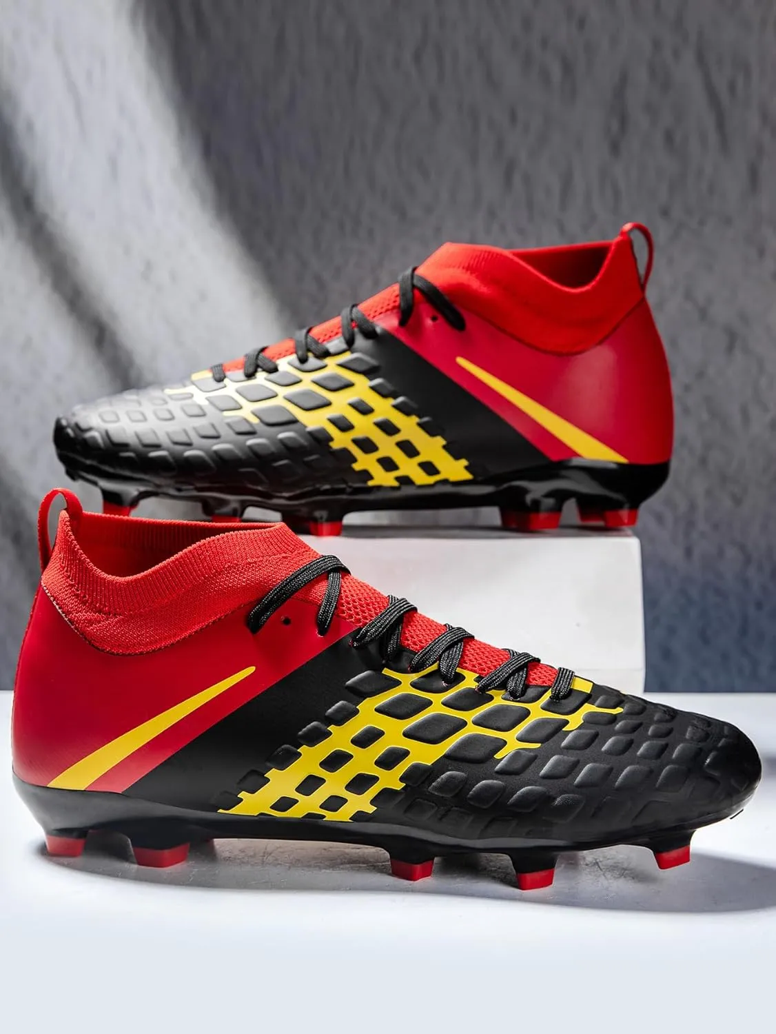 Men's high top Football Shoes, Lightweight Indoor and Outdoor Training Shoes, 5-a-Side Soccer Shoes