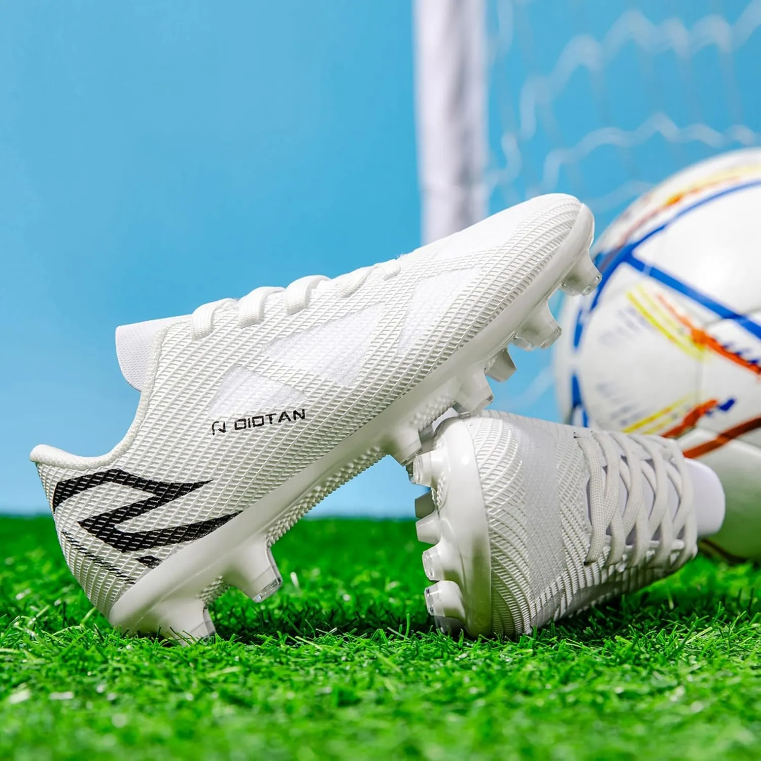 Men's Low Cut Soccer Shoes, Lightweight Outdoor Training Boots, Durable, wear-Resistant, Easy to Clean